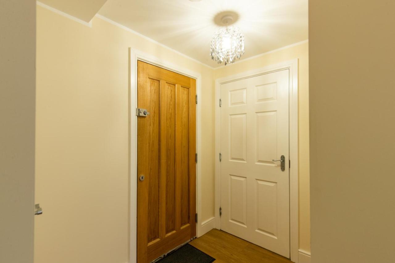 Velvet 2-Bedroom Apartment, Clockhouse, Hoddesdon Exterior photo