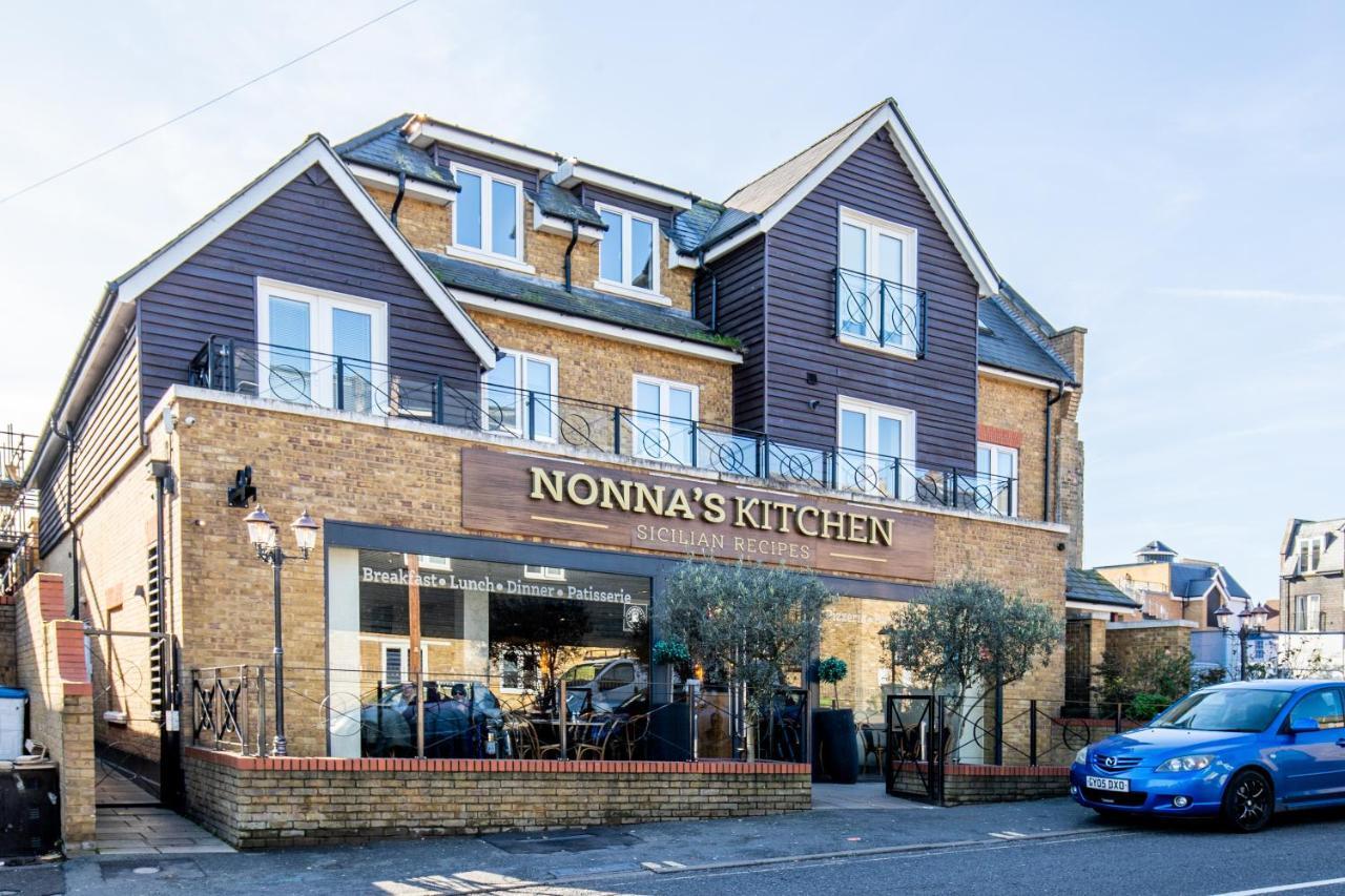 Velvet 2-Bedroom Apartment, Clockhouse, Hoddesdon Exterior photo